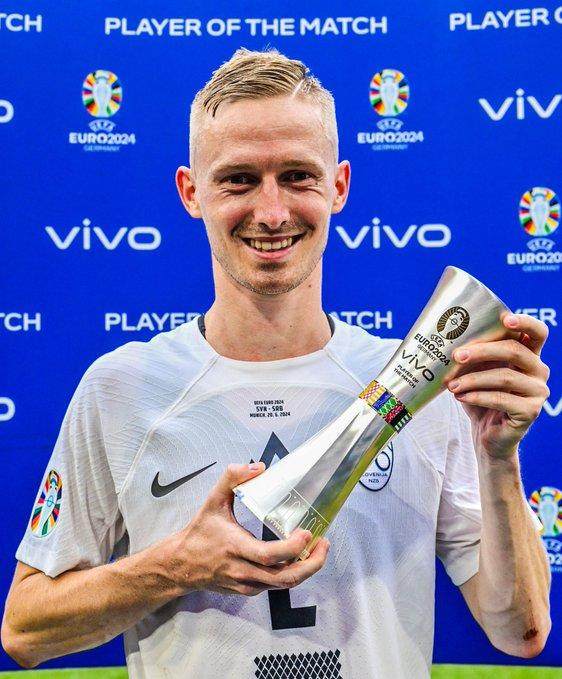 1718896572628048331.jpg 1718896547575.jpg